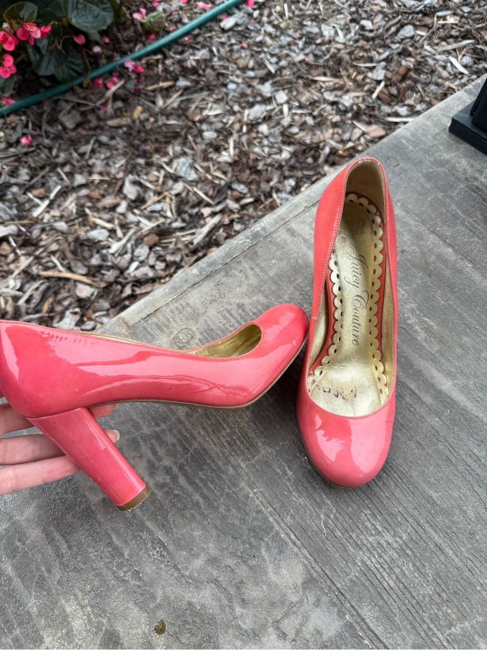 Vintage Y2K Juicy Couture pink Patent Round-Toe Pumps SIZE 6 coral